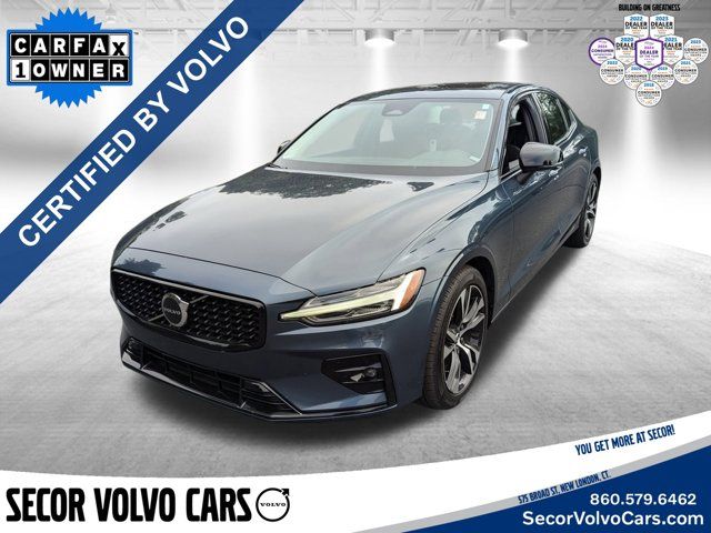 2024 Volvo S60 Core Dark Theme