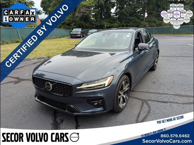 2024 Volvo S60 Core Dark Theme