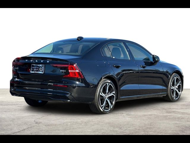 2024 Volvo S60 Core Dark Theme