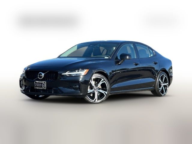 2024 Volvo S60 Core Dark Theme