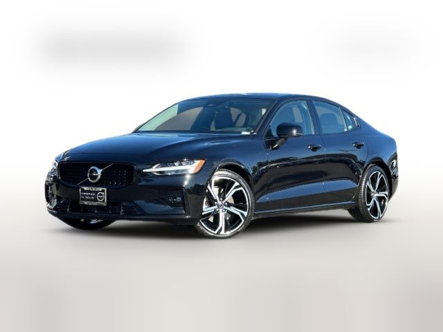 2024 Volvo S60 Core Dark Theme