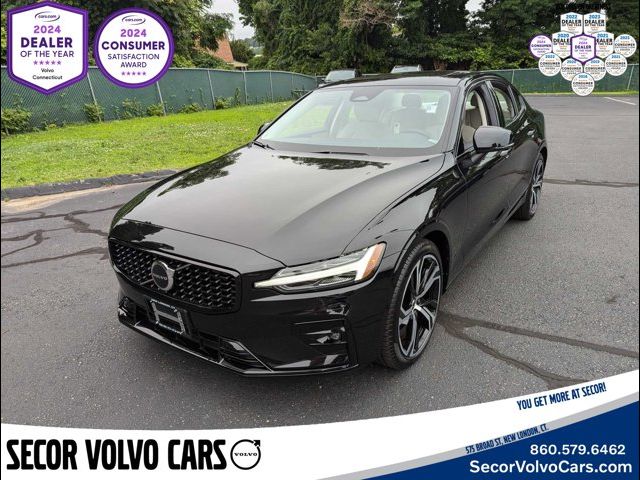 2024 Volvo S60 Core Dark Theme