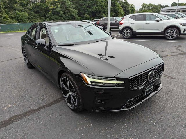 2024 Volvo S60 Core Dark Theme