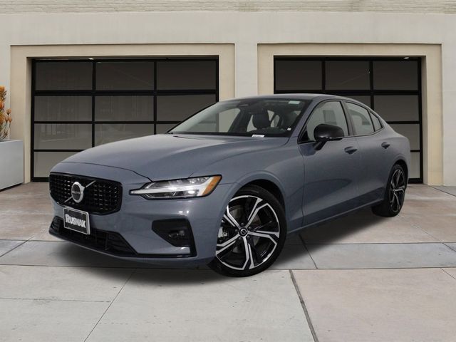 2024 Volvo S60 Core Dark Theme