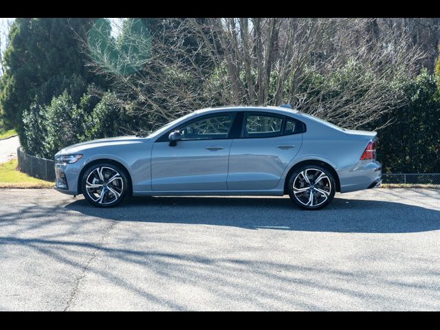 2024 Volvo S60 Core Dark Theme