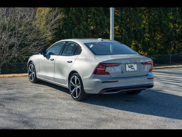 2024 Volvo S60 Core Dark Theme