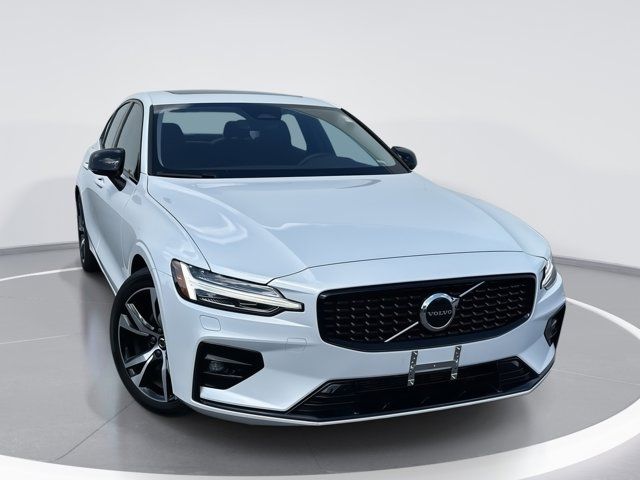 2024 Volvo S60 Core Dark Theme