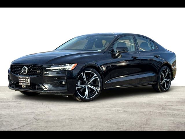 2024 Volvo S60 Core Dark Theme