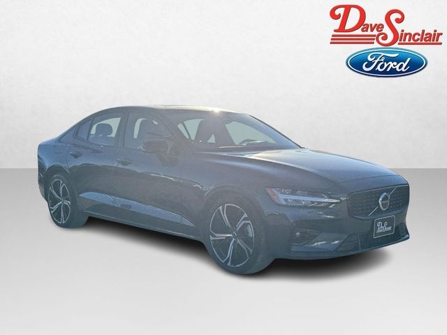 2024 Volvo S60 Core Dark Theme