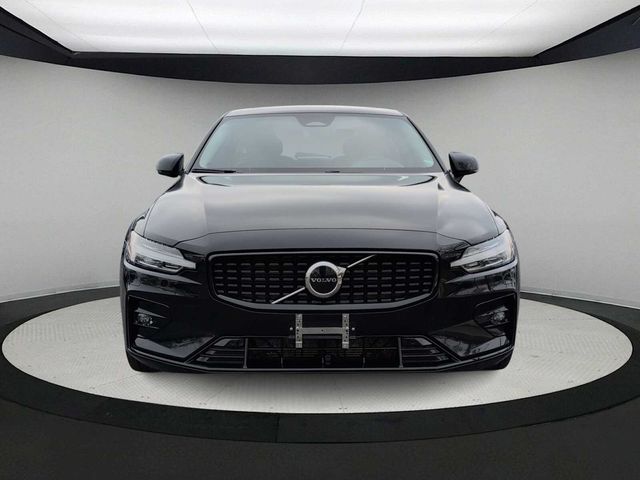 2024 Volvo S60 Core Dark Theme