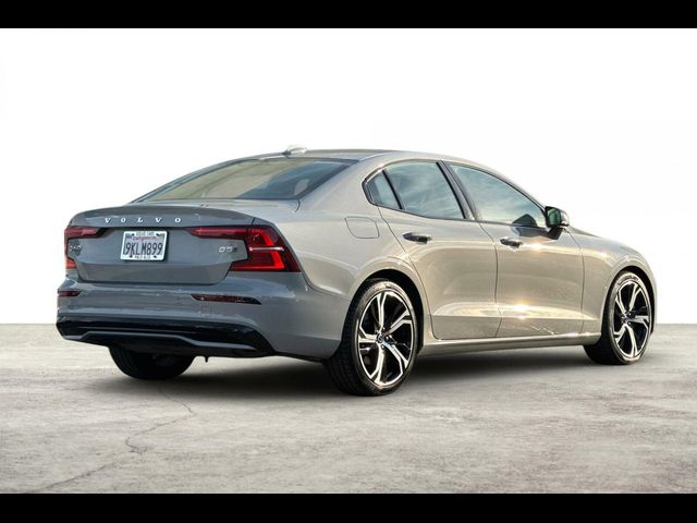 2024 Volvo S60 Core Dark Theme