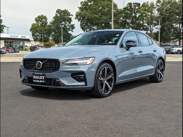 2024 Volvo S60 Core Dark Theme