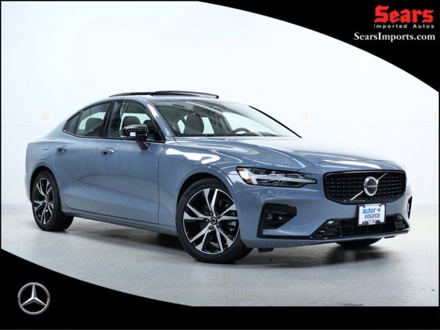 2024 Volvo S60 Core Dark Theme