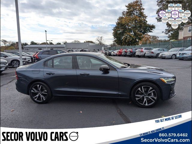 2024 Volvo S60 Core Dark Theme