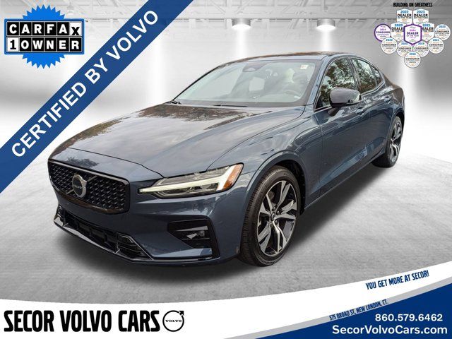 2024 Volvo S60 Core Dark Theme