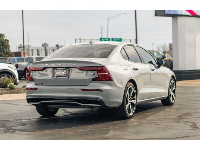 2024 Volvo S60 Core Dark Theme