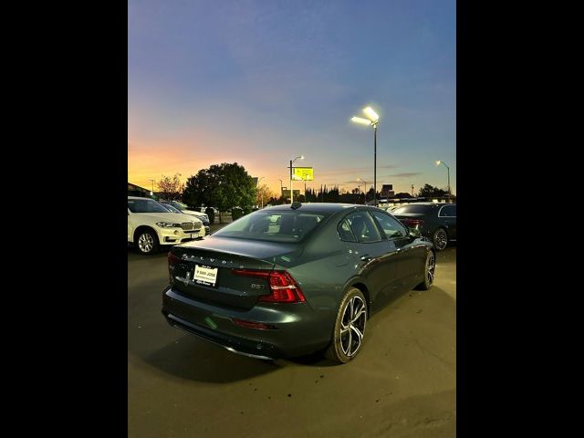 2024 Volvo S60 Core Dark Theme