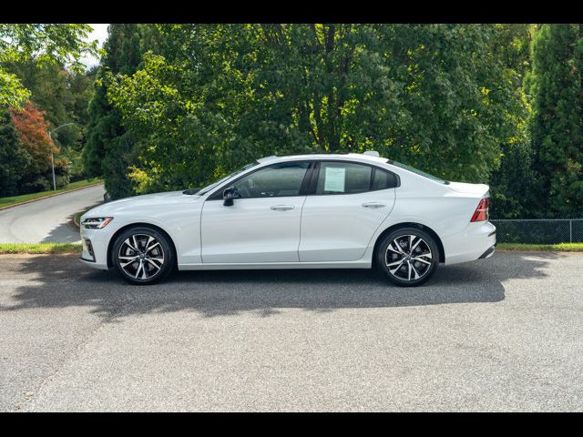 2024 Volvo S60 Core Dark Theme