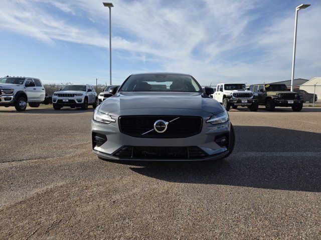 2024 Volvo S60 Core Dark Theme