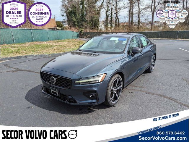 2024 Volvo S60 Core Dark Theme