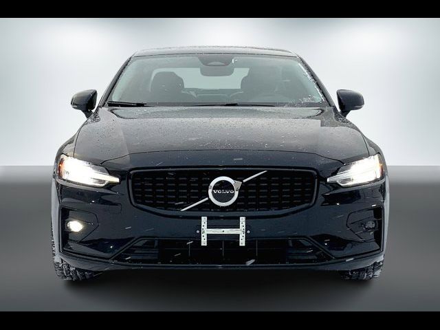 2024 Volvo S60 Core Dark Theme