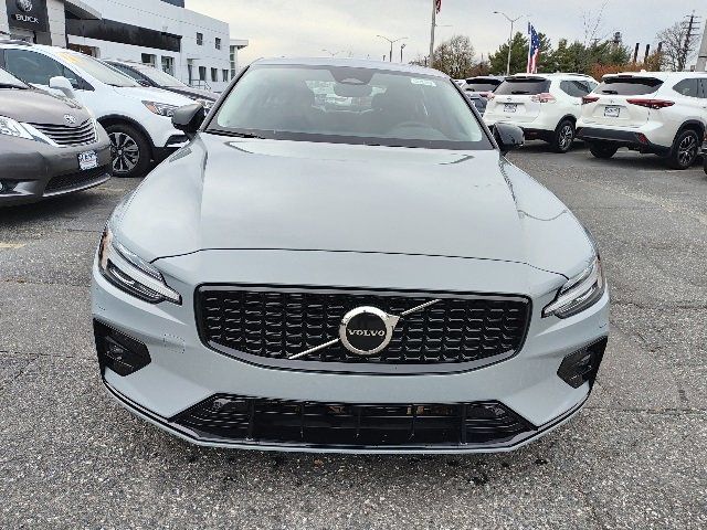 2024 Volvo S60 Core Dark Theme