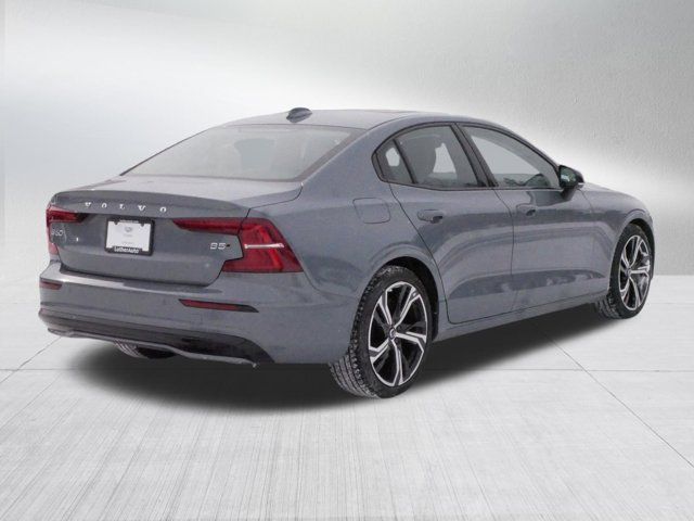 2024 Volvo S60 Core Dark Theme