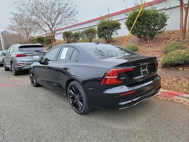 2024 Volvo S60 Plus Black Edition