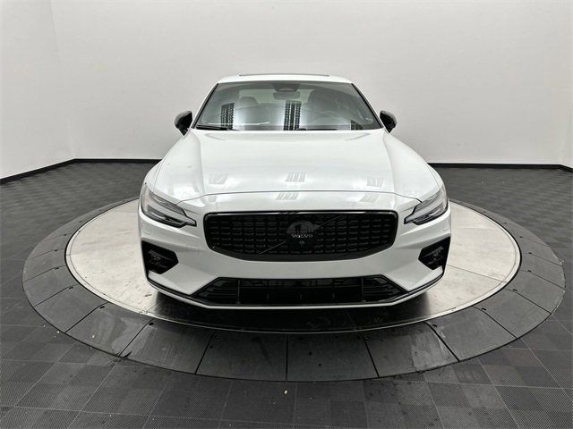 2024 Volvo S60 Plus Black Edition