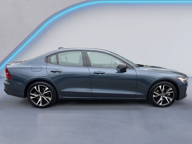 2024 Volvo S60 Plus Dark Theme