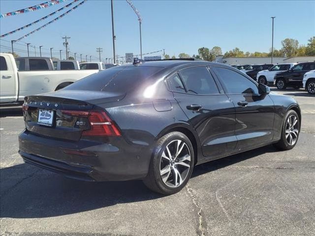 2024 Volvo S60 Plus Dark Theme