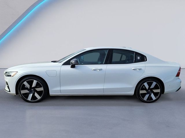 2024 Volvo S60 Recharge Plug-In Hybrid Plus Dark Theme