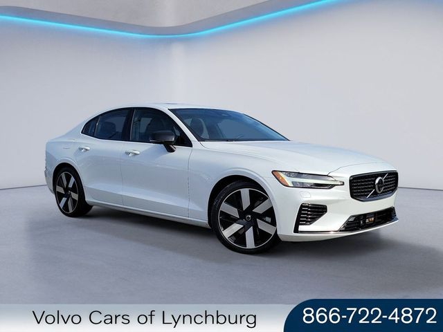 2024 Volvo S60 Recharge Plug-In Hybrid Plus Dark Theme