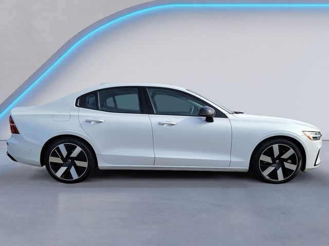 2024 Volvo S60 Recharge Plug-In Hybrid Plus Dark Theme