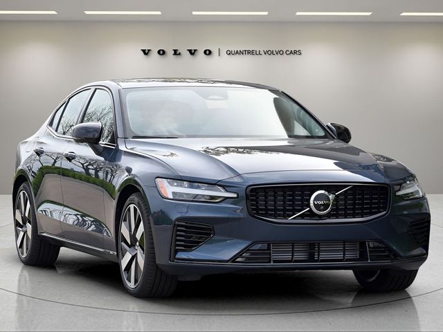 2024 Volvo S60 Recharge Plug-In Hybrid Plus Dark Theme