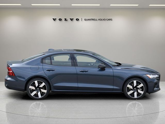 2024 Volvo S60 Recharge Plug-In Hybrid Plus Dark Theme