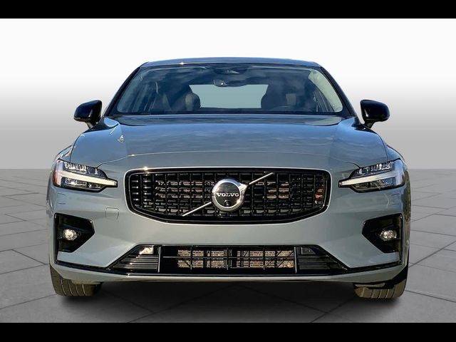 2024 Volvo S60 Plus Dark Theme