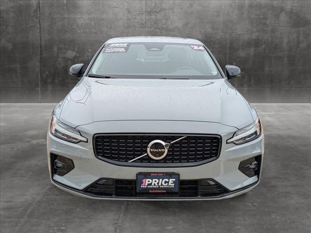 2024 Volvo S60 Plus Dark Theme