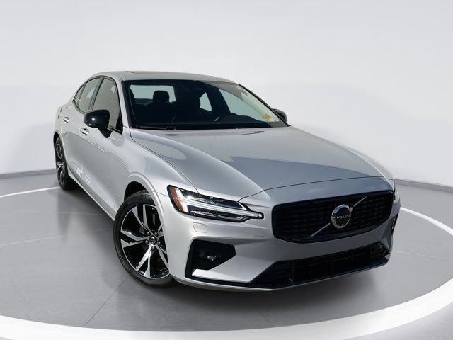 2024 Volvo S60 Plus Dark Theme