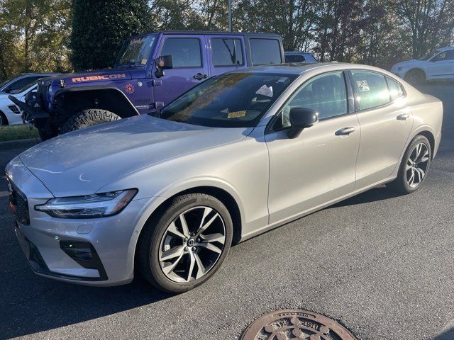 2024 Volvo S60 Plus Dark Theme