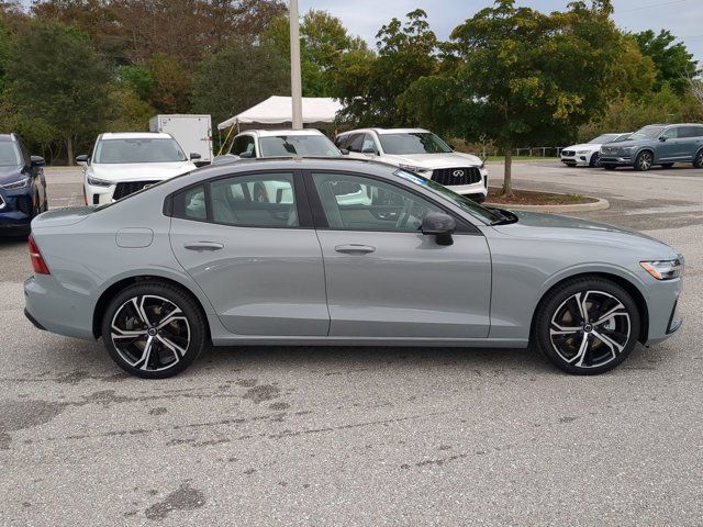 2024 Volvo S60 Plus Dark Theme