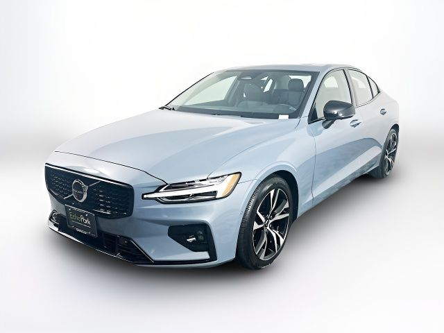 2024 Volvo S60 Plus Dark Theme