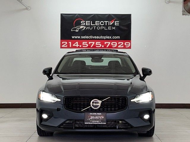 2024 Volvo S60 Plus Dark Theme