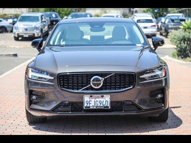 2024 Volvo S60 Plus Dark Theme