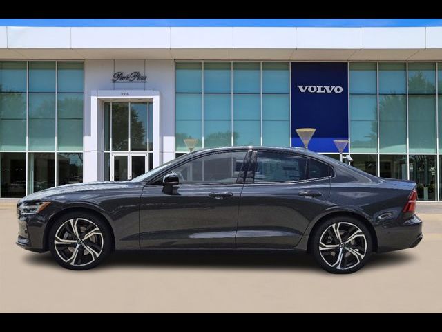 2024 Volvo S60 Plus Dark Theme