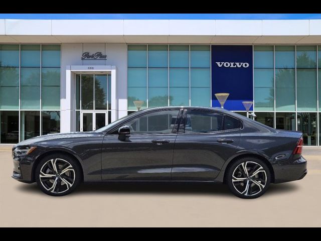 2024 Volvo S60 Plus Dark Theme