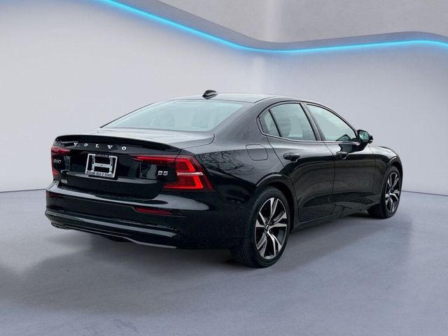 2024 Volvo S60 Plus Dark Theme