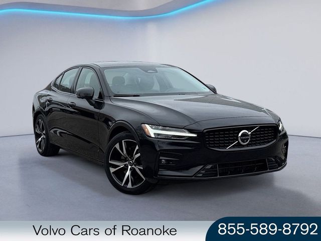 2024 Volvo S60 Plus Dark Theme