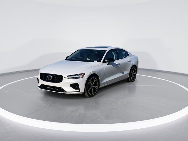 2024 Volvo S60 Plus Dark Theme