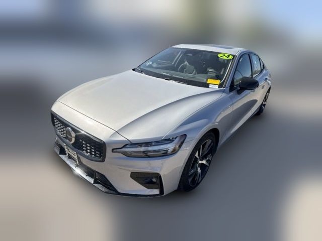 2024 Volvo S60 Plus Dark Theme